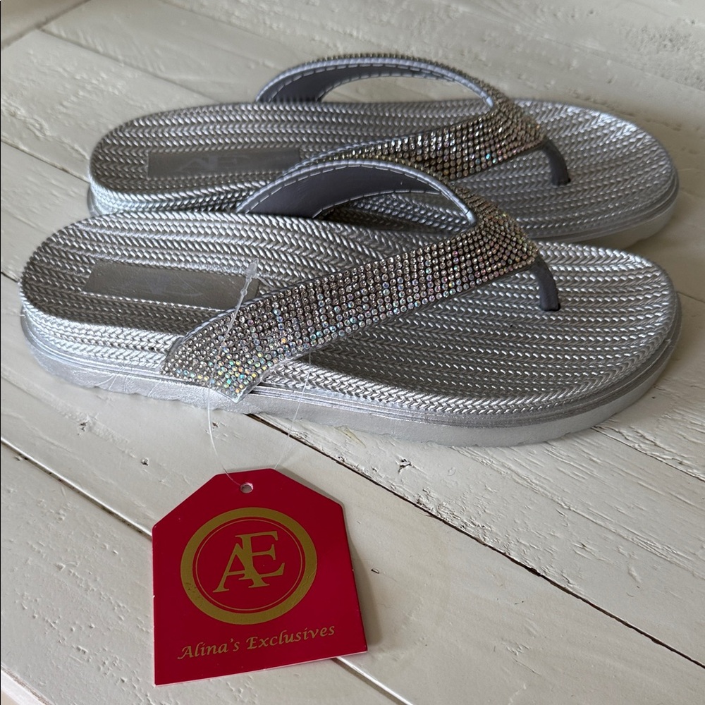 AE Alina’s Exclusives Silver iridescent  Rhinestone Flip Flops size 6 NWT